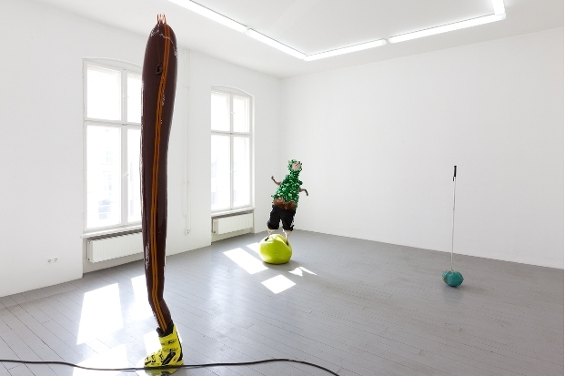 Kristof Kintera: Vorne: I wanna go home, take off this uniform and leave the show. 2011. 50 x 245 x 35 cm, polyurethane, ski boot. Installation View © Balint-Maggyes