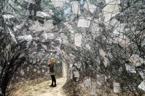 Ausstellungsansicht: Chiharu Shiota, Love Letters, 2013, Installation, Maße variabel, Courtesy ARNDT Berlin, Foto: Marek Kruszewski